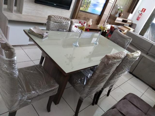 Mesa com vidro pintado e 6 cadeiras de madeira de eucalipto - Foto 2
