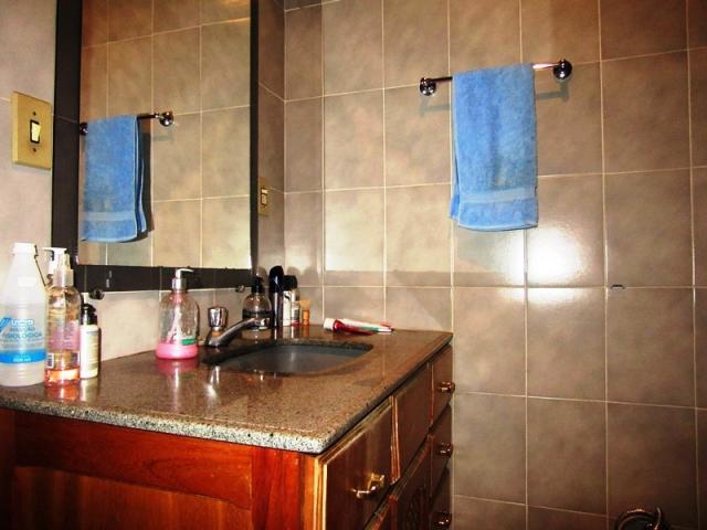 Excelente casa. 03 pavimentos, com habite-se e ótima localização. - Foto 13