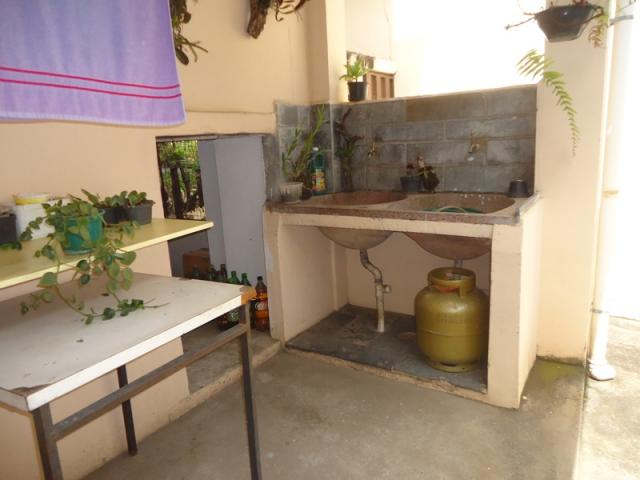 Casa bem conservada em ótima localização, próximo a rua padre eustáquio! - Foto 17