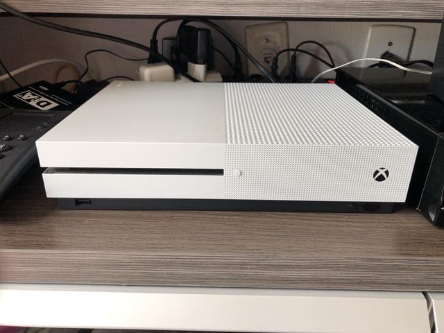 Vídeo Game Xbox One S 1TB - Foto 3