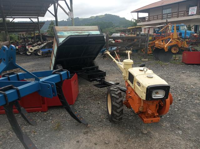 Micro trator Tobata/ tobatta 13 CV na carreta simples basculante
