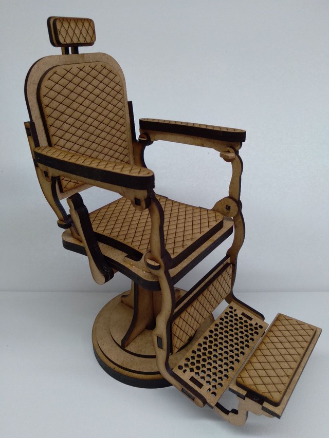 Mini Cadeira de Barbeiro, decoração em mdf e com logo marca na costa da Cadeira. - Foto 3