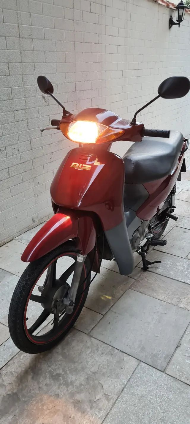 Vendo biz 100cc em ótimo estado ano 2002