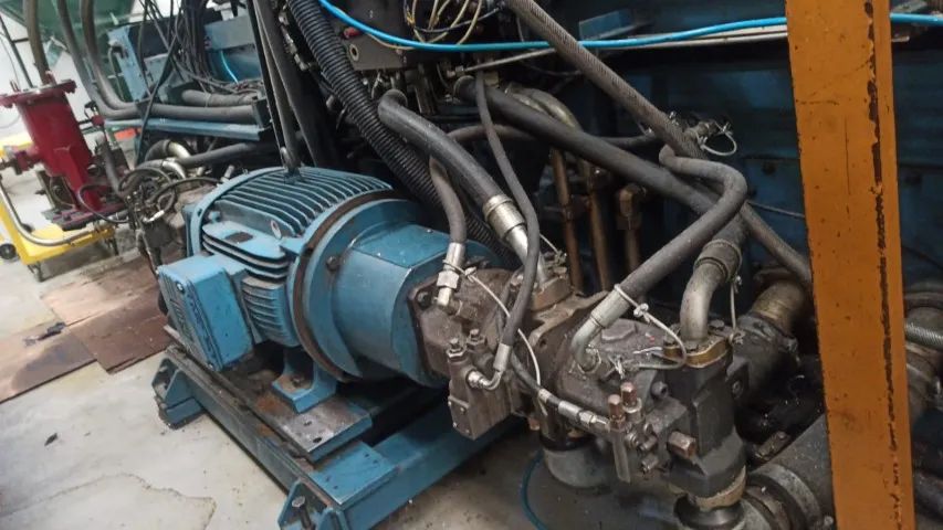 máquina injetora de plásticos - Foto 3