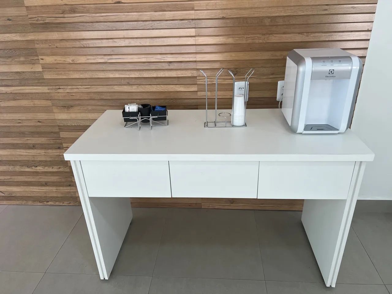 Mesa aparador de café em mdf novíssima 