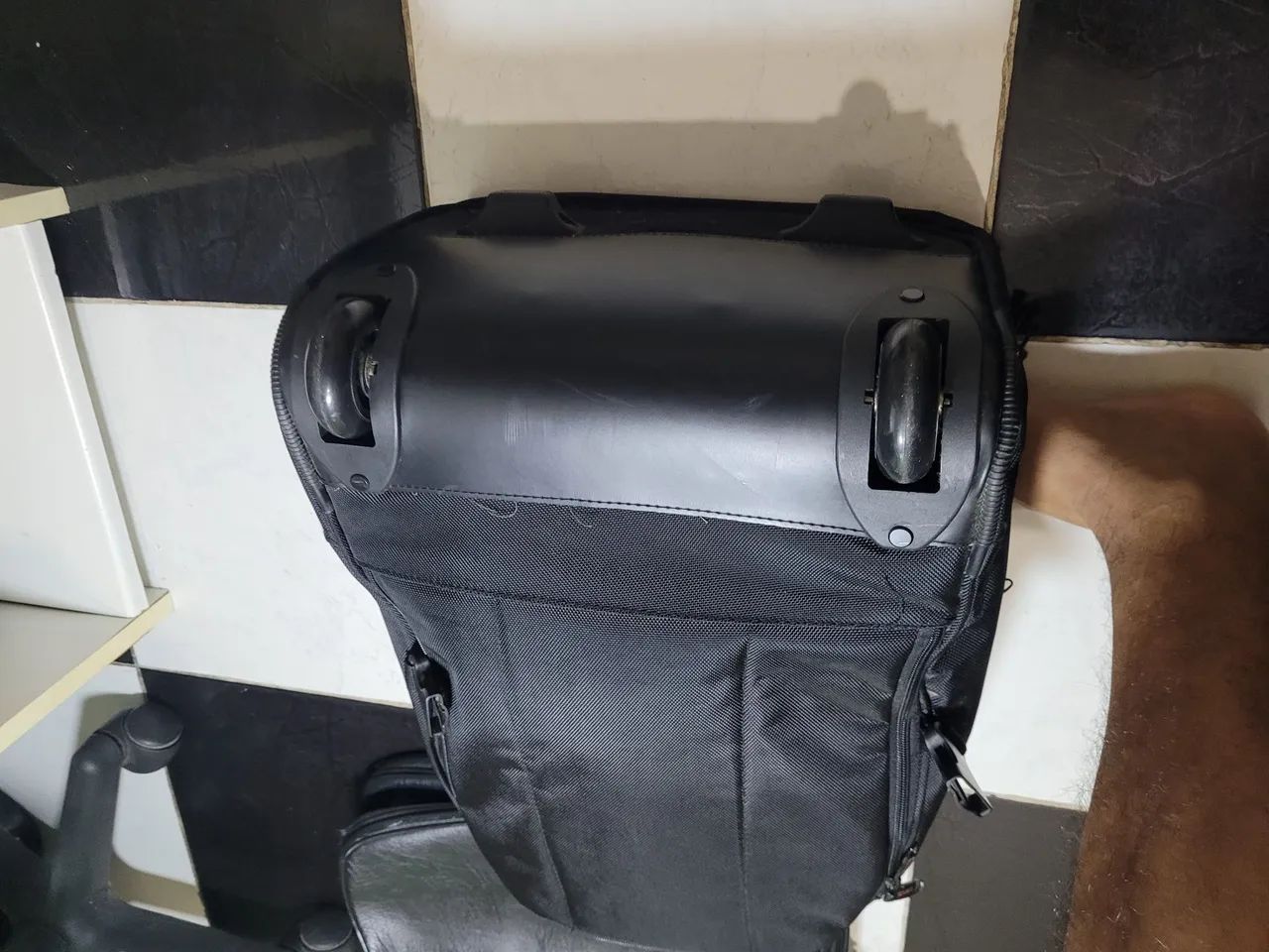 Mochila de rodinha  para notebook - excelente estado - Foto 5