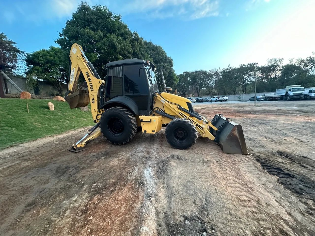 Retroescavadeira New Holland B95 2018 4X4 