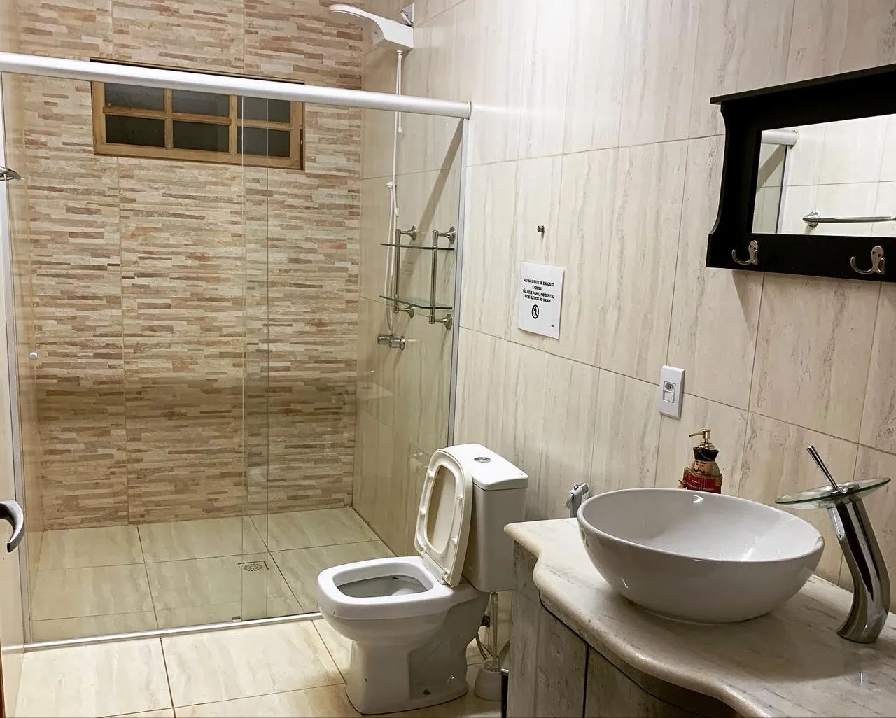 EXCELENTE OPORTUNIDADE! CASA MARAVILHOSA COM CINEMA E BOATE! - Foto 4
