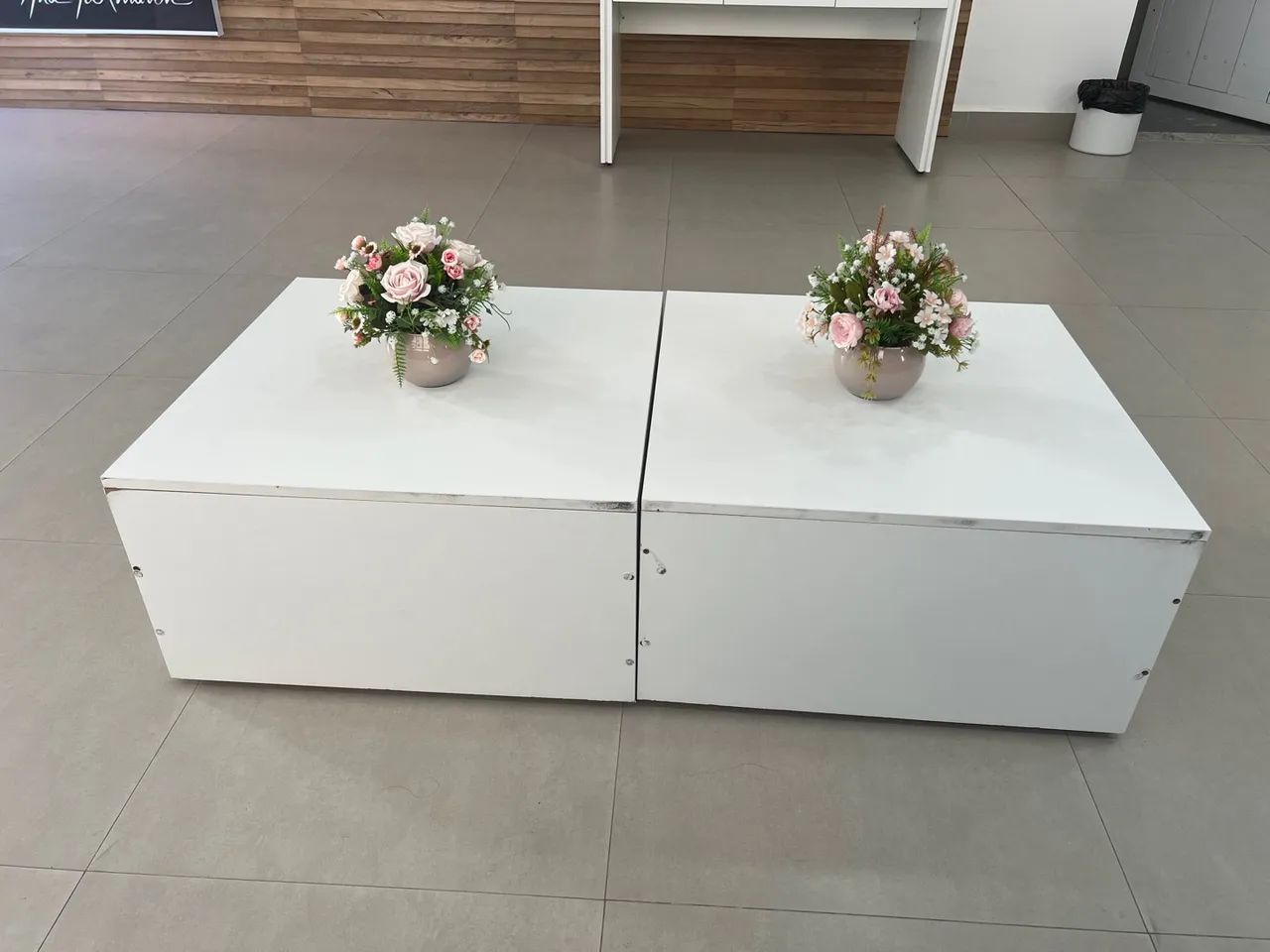 Duas mesinha de centro em mdf em perfeito estado de conservação 