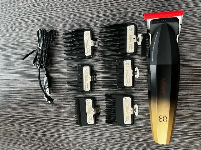 Máquina de Cortar Cabelo Profissional VGR 003 Sem Fio Turbo Display Digital 2 Velocidades  - Foto 2