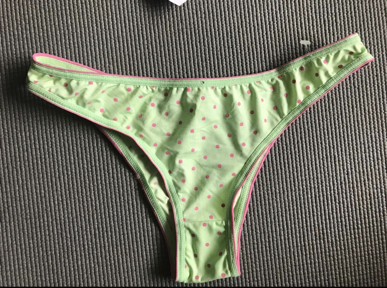 Conjunto calcinha e sutiã verde com bolinhas rosa - Foto 5