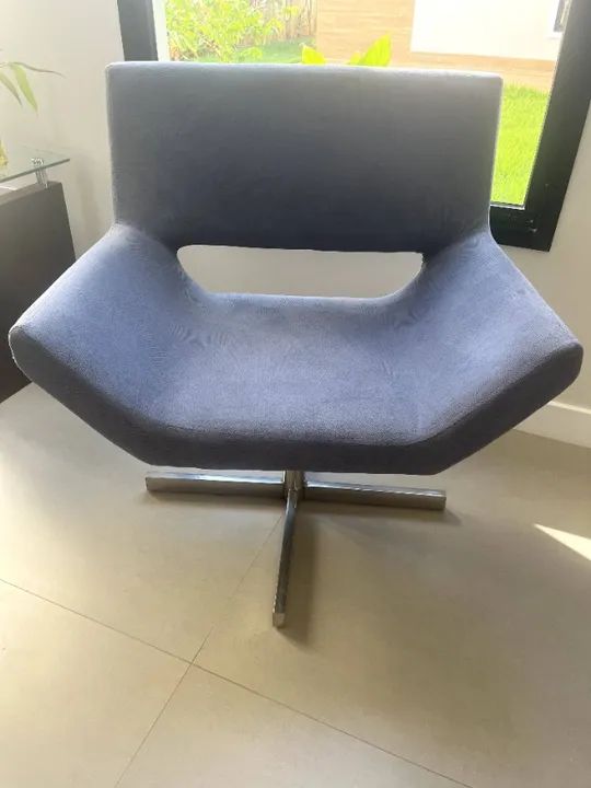 Duas Poltronas giratórias elegantes