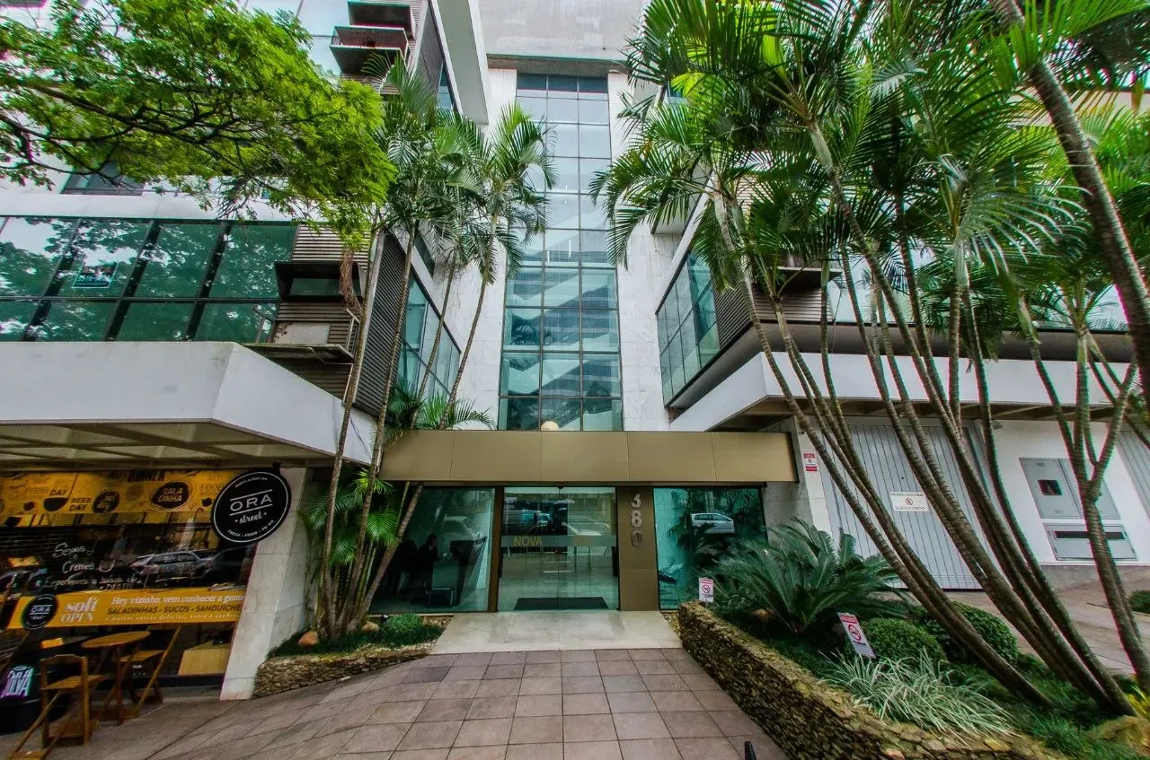 Sala Comercial a venda na Carlos Gomes no bairro Bela Vista em Porto alegre