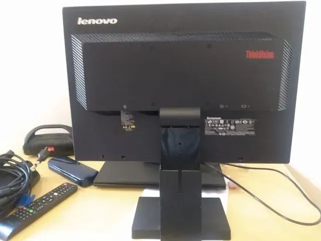 Monitor Usado Lenovo Think Vision 19"  - Foto 2