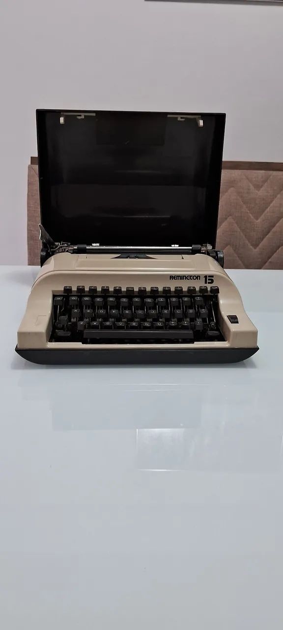 Máquina de escrever - Anos 80 - Foto 5