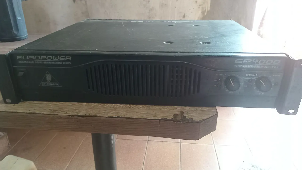 Amplificador Behringer EP4000