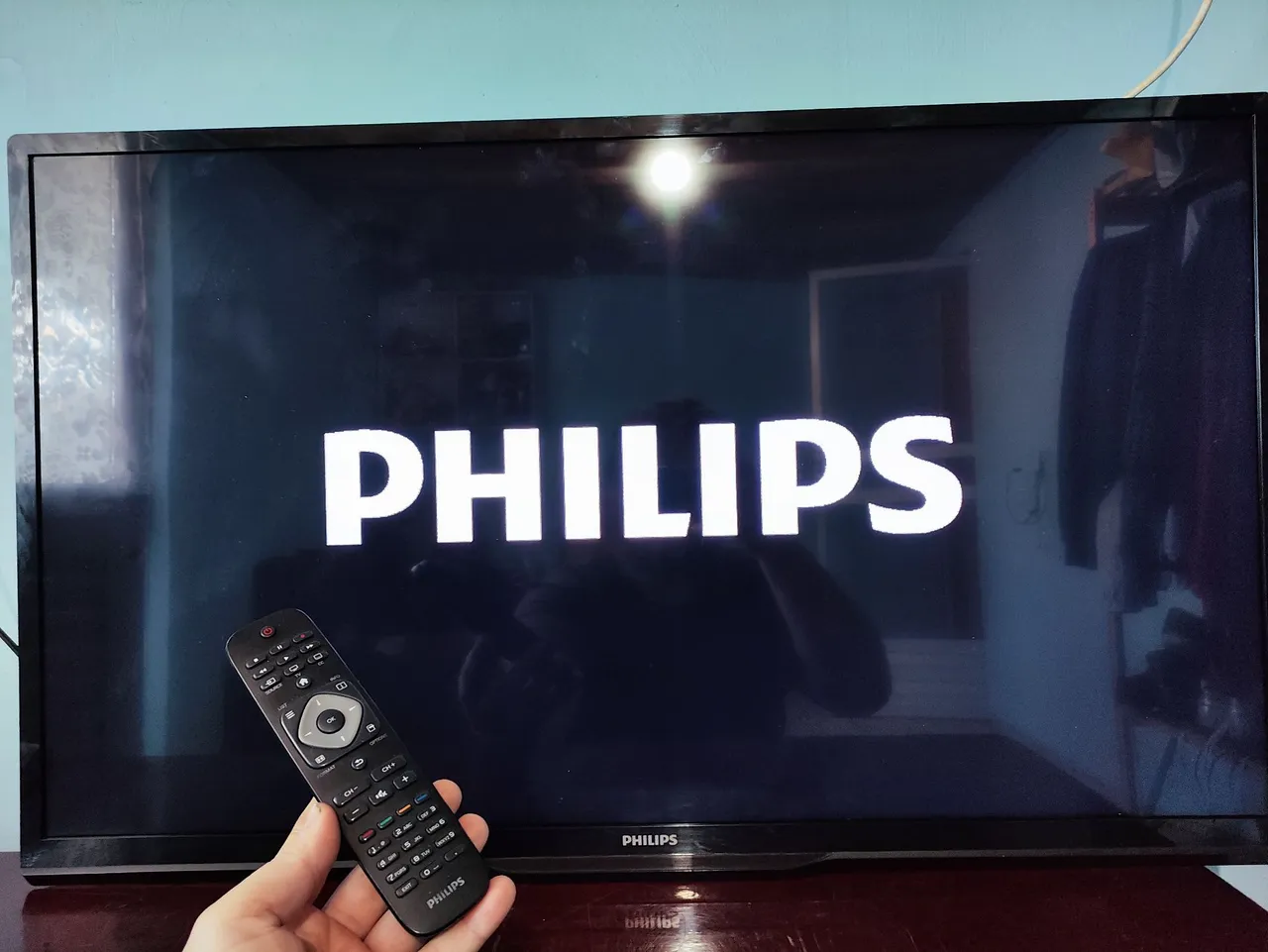 TV 40 LED Philips 1080p TOP C/Controle,2 HDMI, Conversor digital integrado