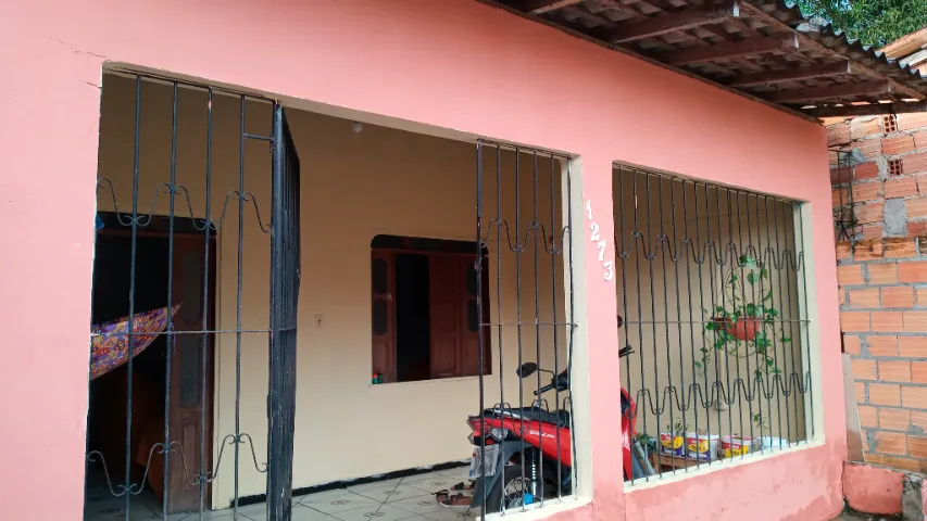 VENDE-SE CASA COM TERRENO ENORME!