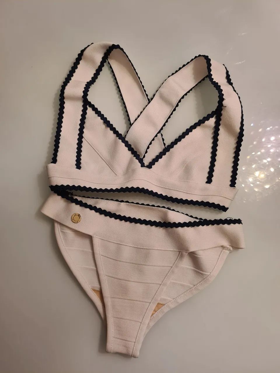 Les Canebiers St Tropez - estilo bandage - y2k