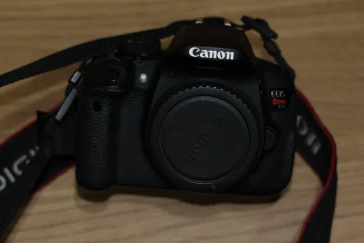 Canon EOS Rebel T5i (700D)