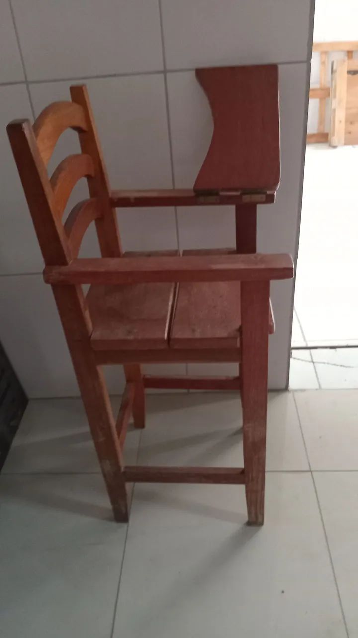 Cadeira alta infantil em madeira maciça  - Foto 3