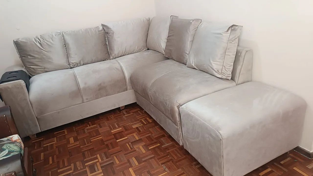 Sofá de Canto  com puff 