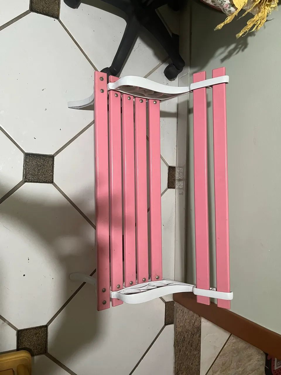 Banco infantil de ferro rosa  - Foto 4