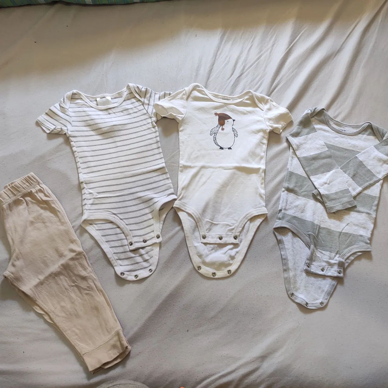 Lote body Carter's menino ( todos por 38,00) - Foto 2
