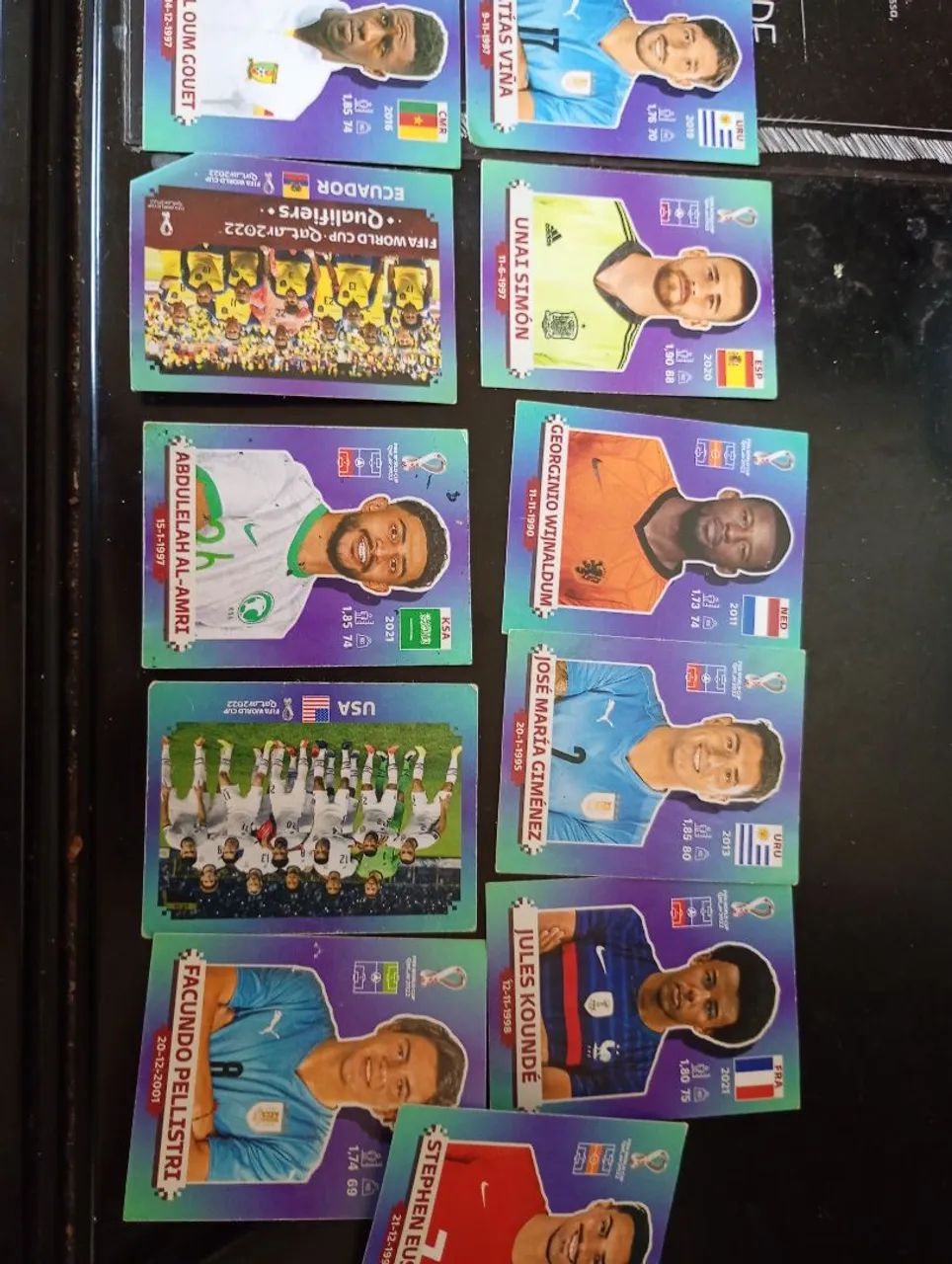 Lote com 17 figurinhas copa do mundo 2022 panini  - Foto 2
