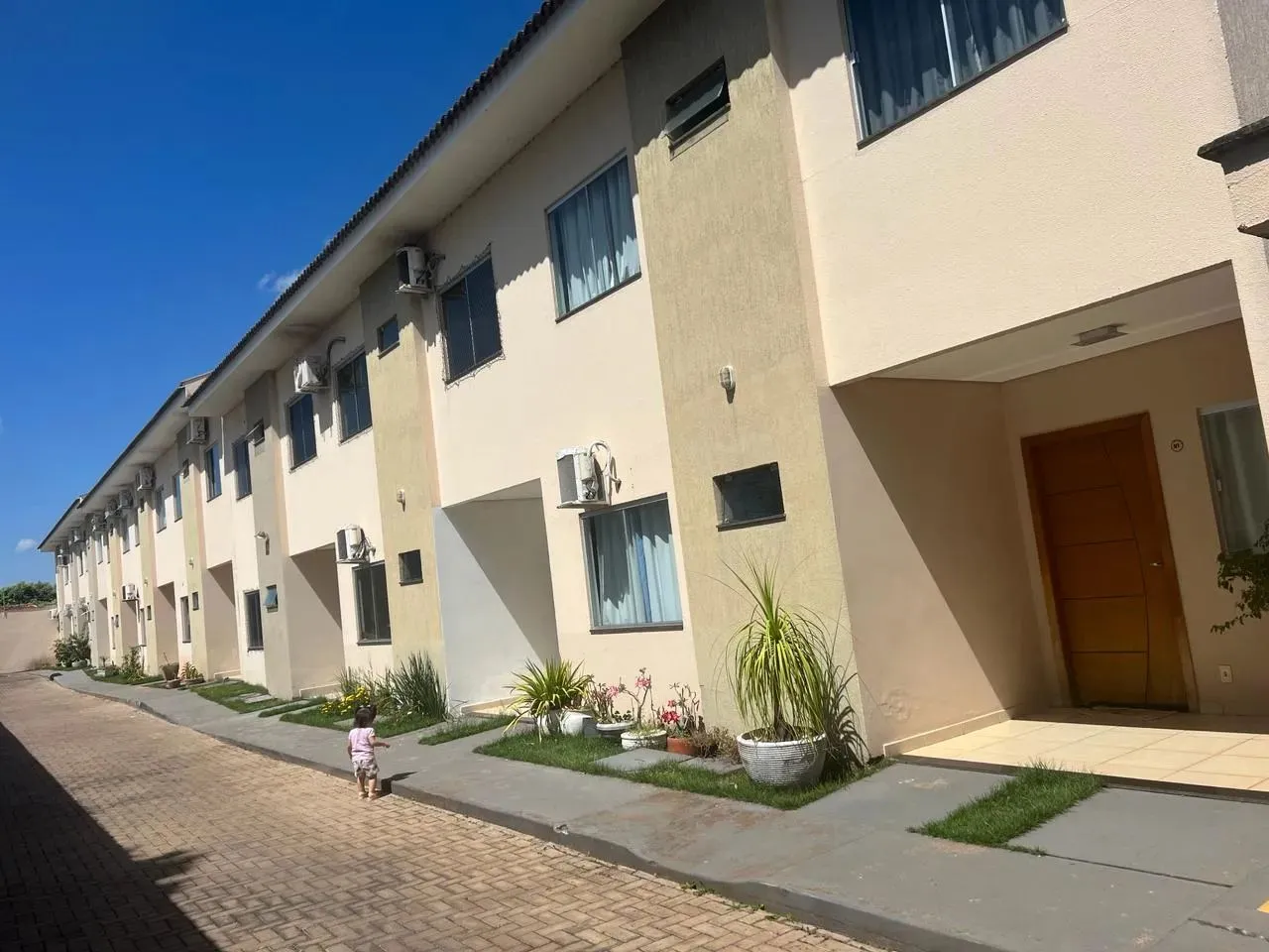 Casa em Condomínio no Residencial Santana com 4 quartos