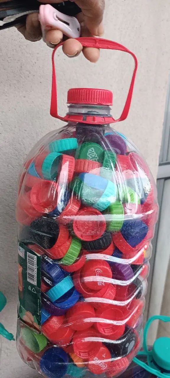 Vendo galões de 5 e 10 tampinhas pet - Foto 5