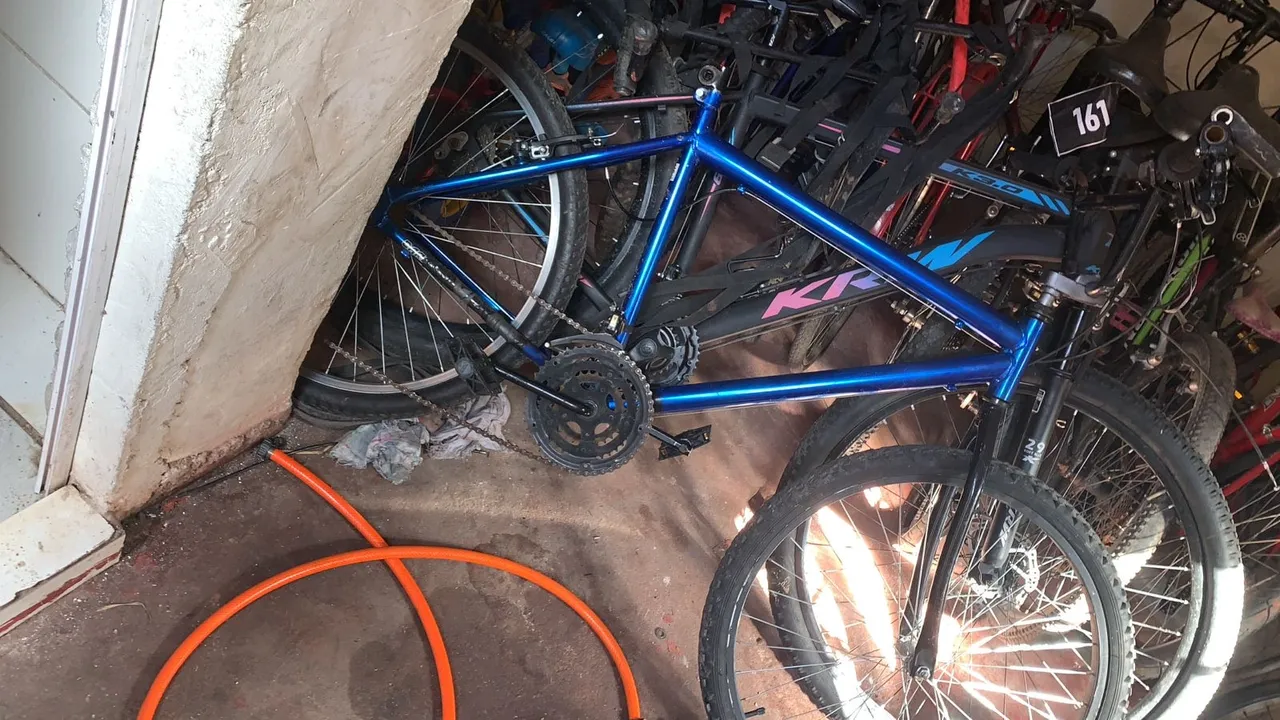 Bicicleta Azul com Marchas