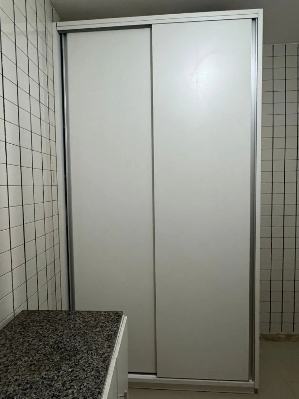 Roupeiro em MDF Branco