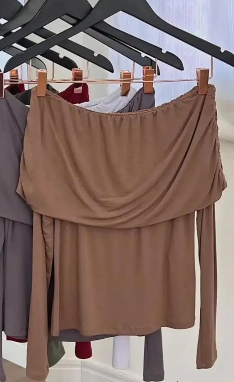 Blusa ombro a ombro marrom P