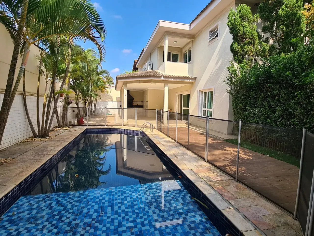 Casa de Condomínio para aluguel com 450m² e 4 vagas em Santana de Parnaíba