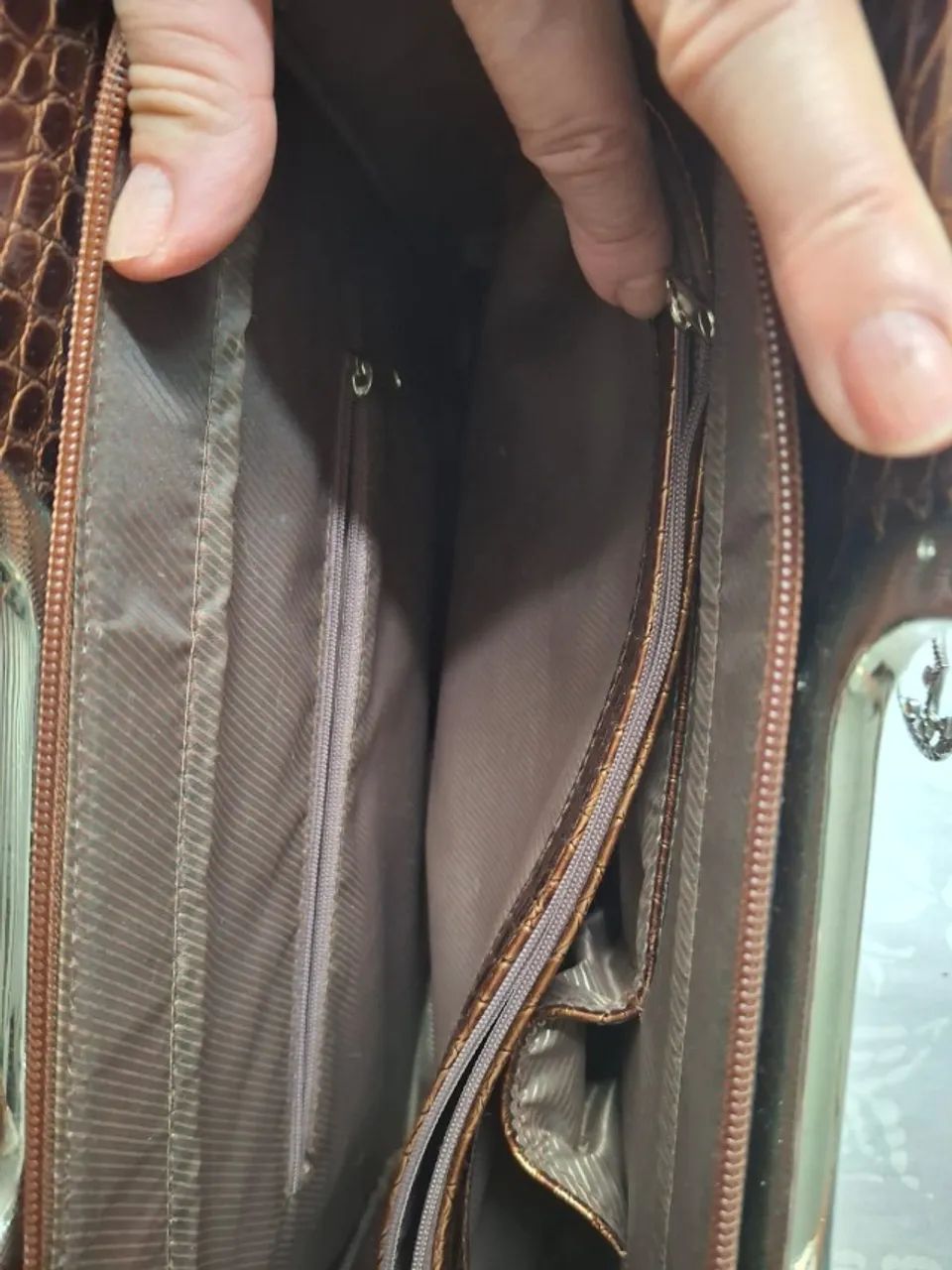 Bolsa executiva estruturada em couro croco cor café - Foto 5