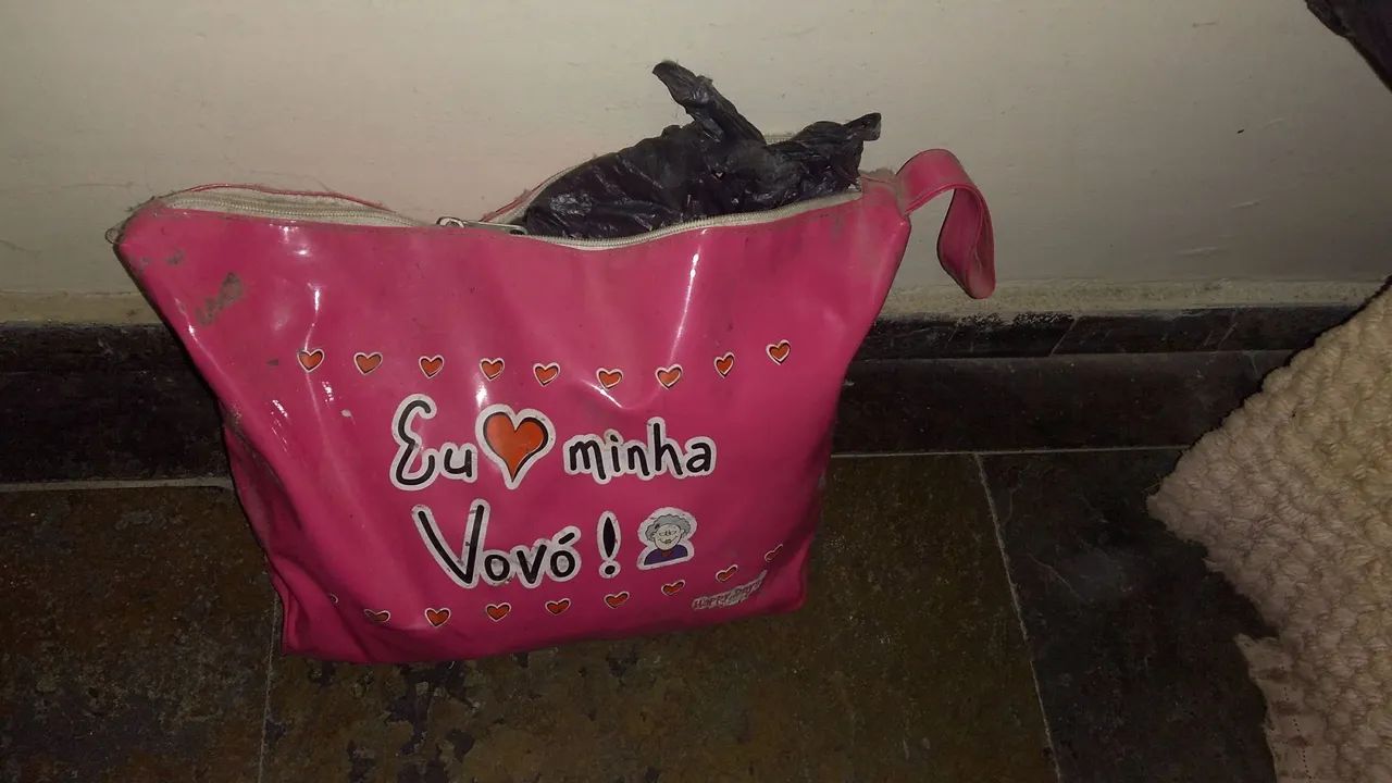 Bolsa rosa com estampa de vovó