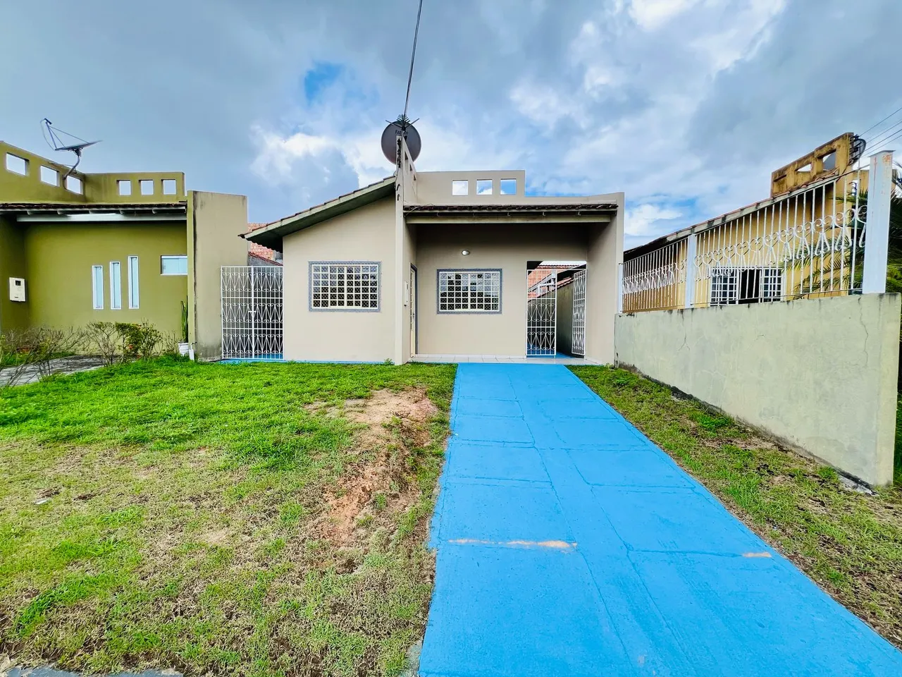 Casa com Quintal e 2 Quartos no Vila dos Pássaros Alugue Já!