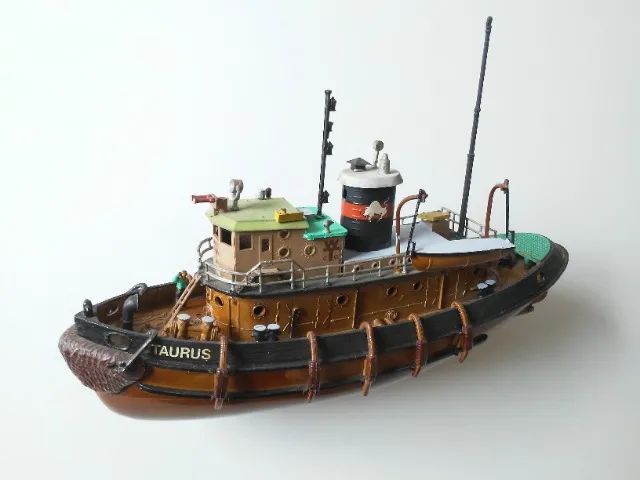 Rebocador Taurus Revell - anos 80