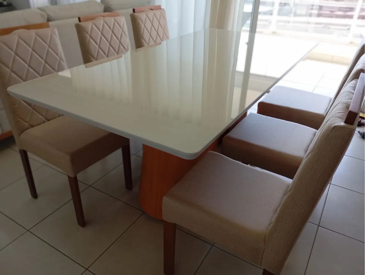 Conjunto de Mesa de Jantar madeira com 4 Cadeiras Estofadas - Foto 3
