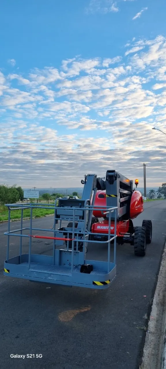 PLATAFORMA ARTICULADA DIESEL