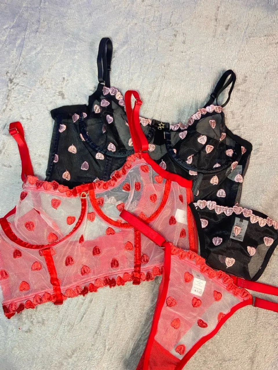 Conjunto lingerie com detalhes de coração