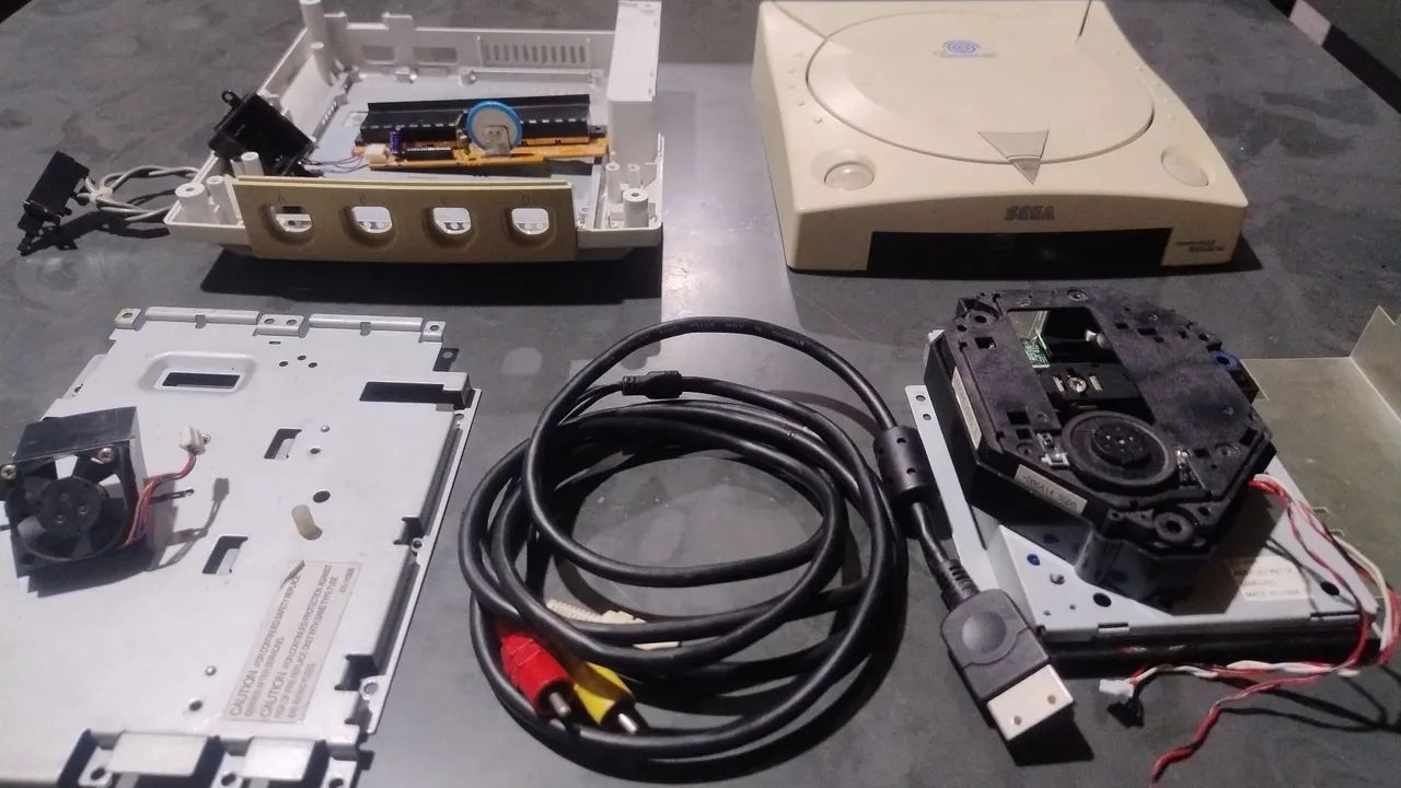 Kit Sega Dreamcast - Carcaça mais peças vide fotos - Peças e Acessórios ...