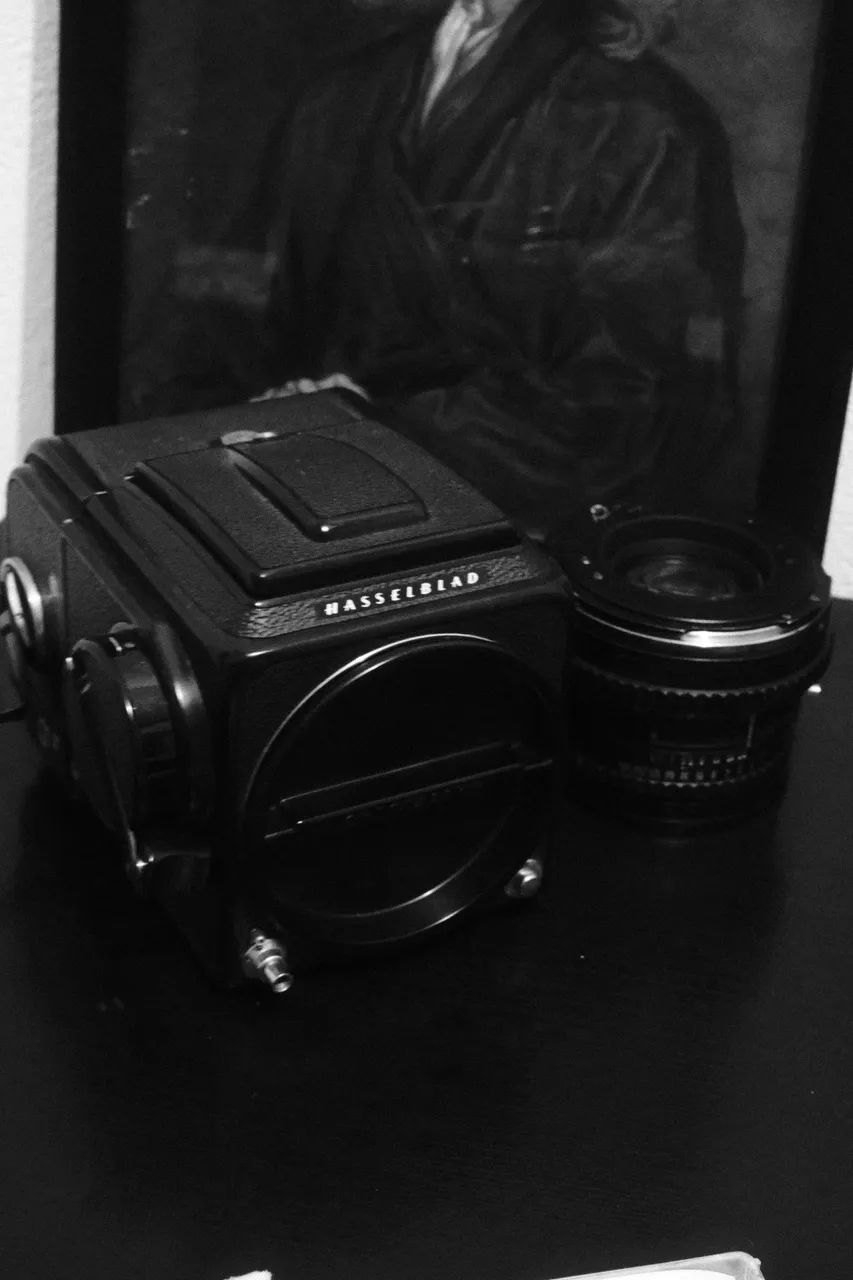 Câmera Analógica Hasselblad 500cm Com Planar 80mm F2.8 Preto 