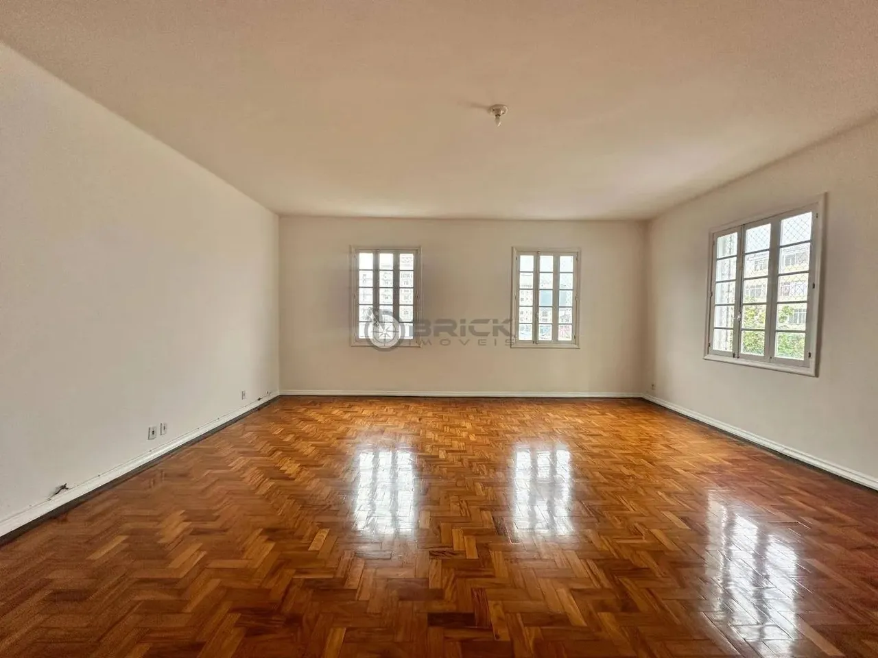 Apartamento para venda e locação com 3 quartos, 190 m² no Alto - Teresópolis/RJ.