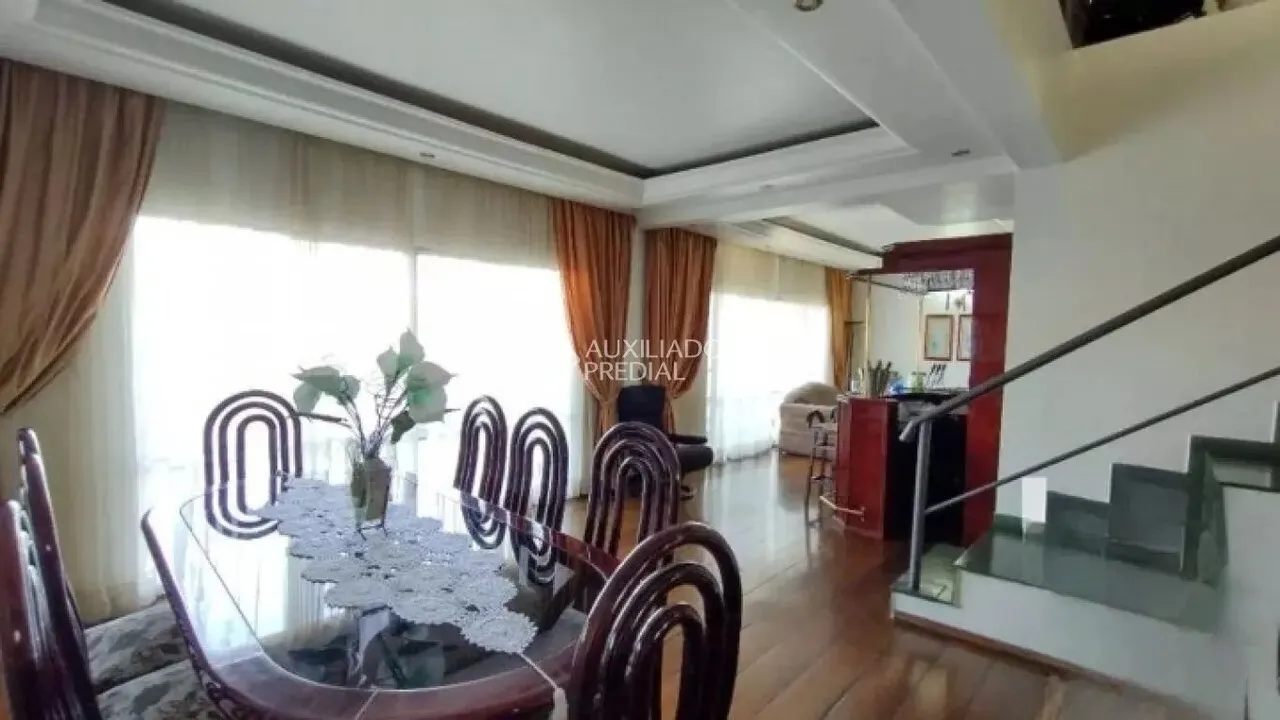 Sobrado à venda no Jardim das Américas: 340 m² com 3 dormitórios/quartos disponíveis