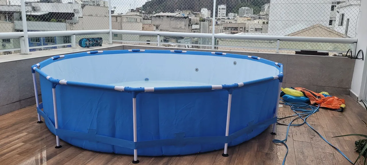 Piscina inflável 7000 litros 