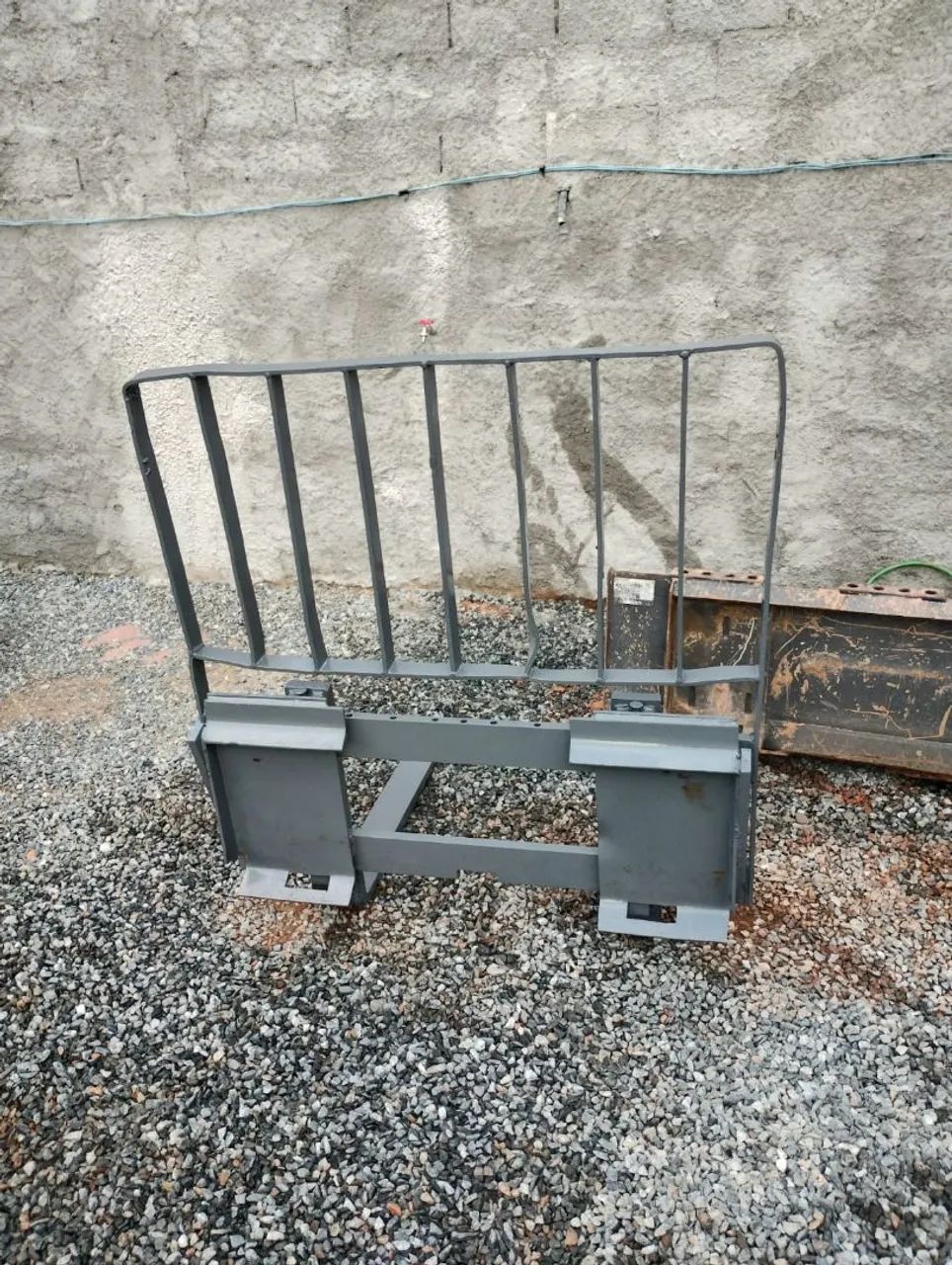 Implemento Garfo palete peça para mini carregadeiras  - Foto 3