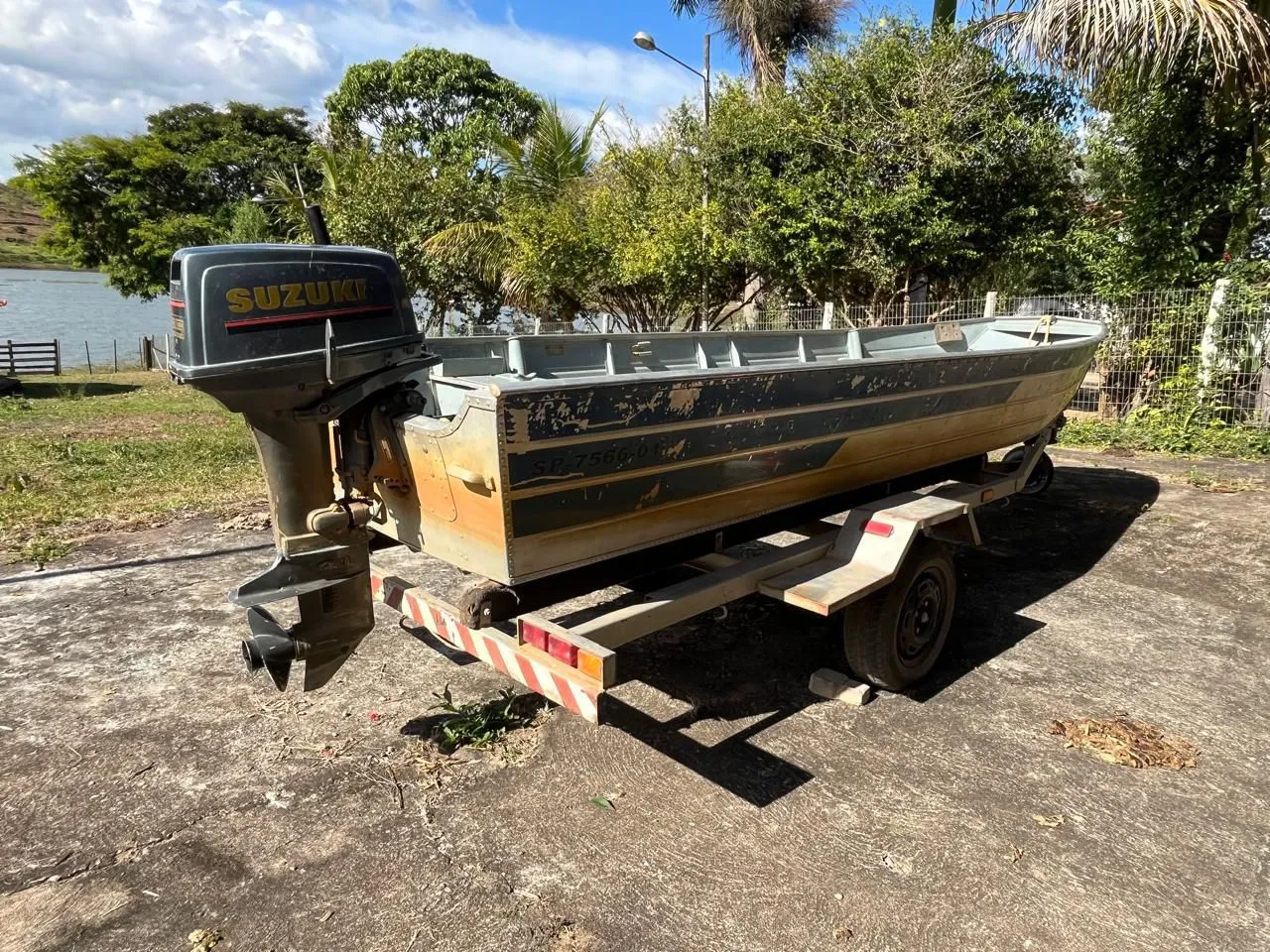 Barco com motor