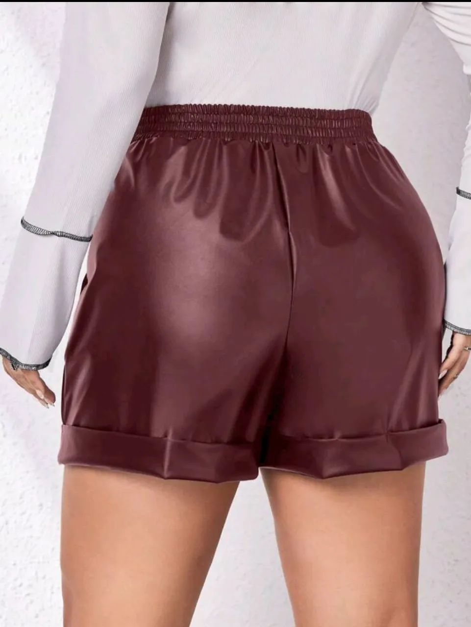 Shorts vinho em couro Pu  - Foto 2